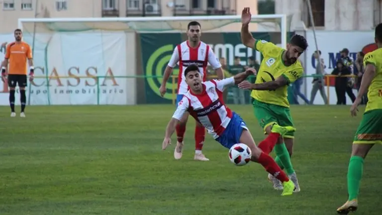Un lance del encuentro jugado en el San Rafael Los Barrios Algeciras Futbol