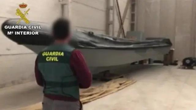 Una de las embarcaciones intervenidas por los agentes de la Guardia Civil