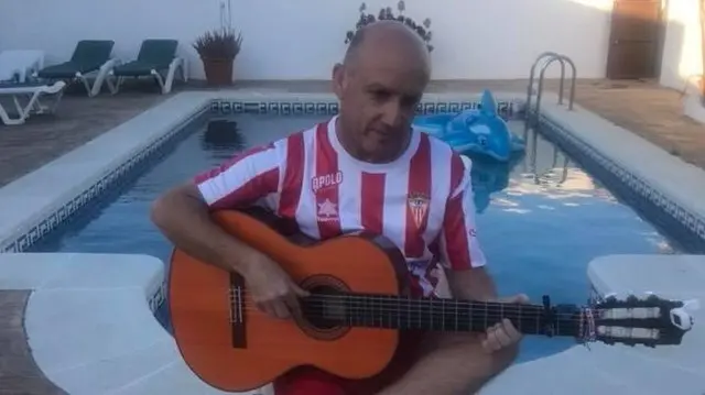 Peco, creando para el Carnaval Especial