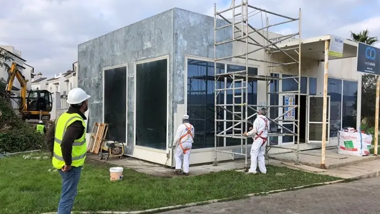 Detalle de las obras en la nueva oficia de Turismo de Los Barrios