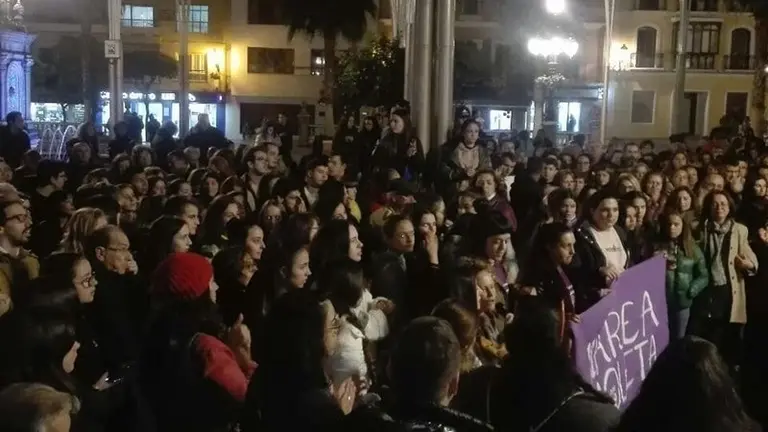 Concentraci&oacute;n de Marea Violeta en Algeciras