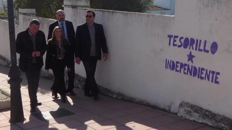Irene Garc&iacute;a junto a miembros de Diputaci&oacute;n en Tesorillo