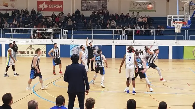 Una imagen del partido disputado en La Linea UDEA ULB Baloncesto