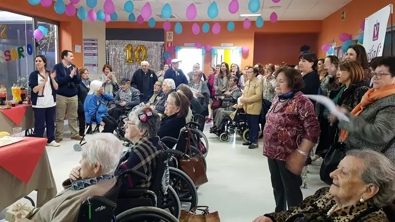 Jornada de convivencia en la residencia de mayores