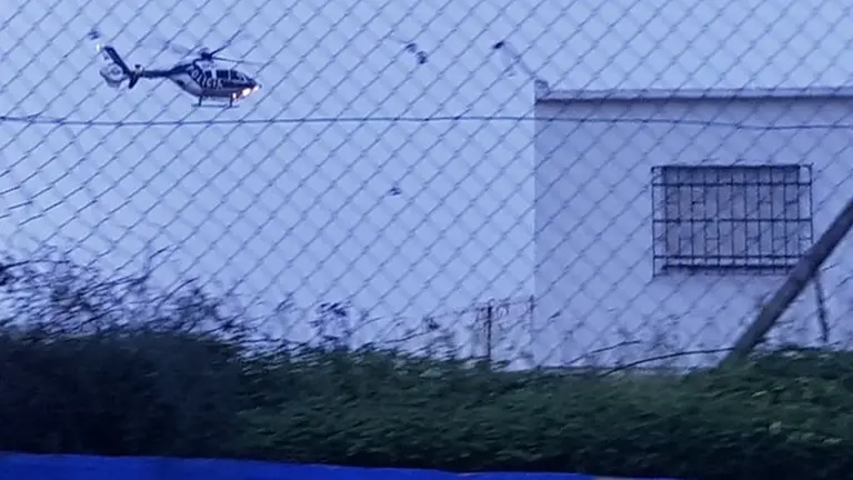 Helic&oacute;ptero de la Polic&iacute;a Nacional sobrevolando el Cobre