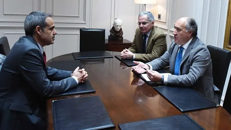 Landaluce y Mu&ntilde;oz junto al subdelegado del Gobierno