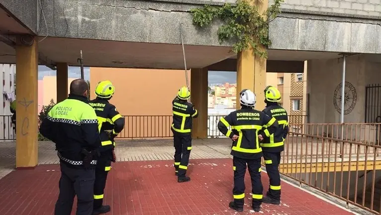 Bomberos actuan en la sede de la UNED