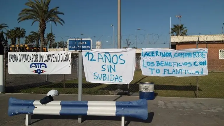 Trabajadores de Acerinox concentrados en protesta por la negociaci&oacute;n del convenio1