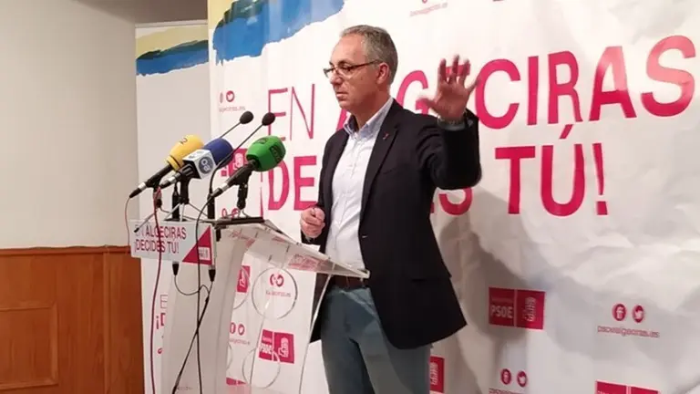 Juan Lozano, candidato del PSOE a la alcald&iacute;a en rueda de prensa