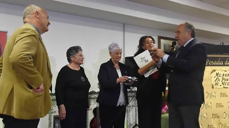 2-HOMENAJE DE BARRIO VIVO A CARMELA D&Iacute;AZ Y CARMEN GONZ&Aacute;LEZ