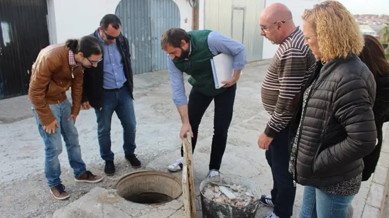 Adelante Algeciras visita con vecinos varias calles de La Juliana