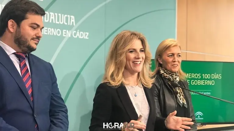 Ana Mestre, flanqueada por Eva Pajares y Miguel Rodr&iacute;guez