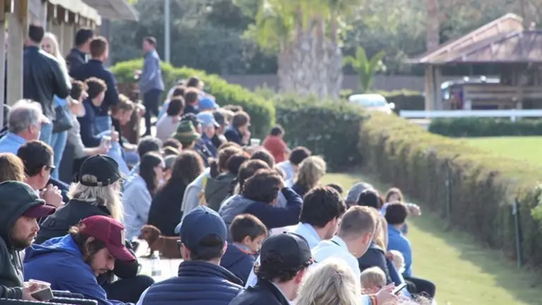 P&uacute;blico gradas Santa Mar&iacute;a Polo