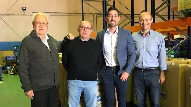 Representantes de Mercadona junto a voluntarios del Banco de Alimentos