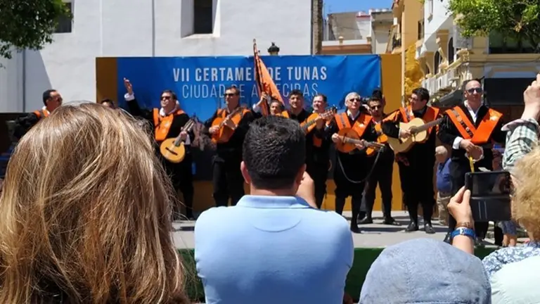 Tunas en la plaza Alta