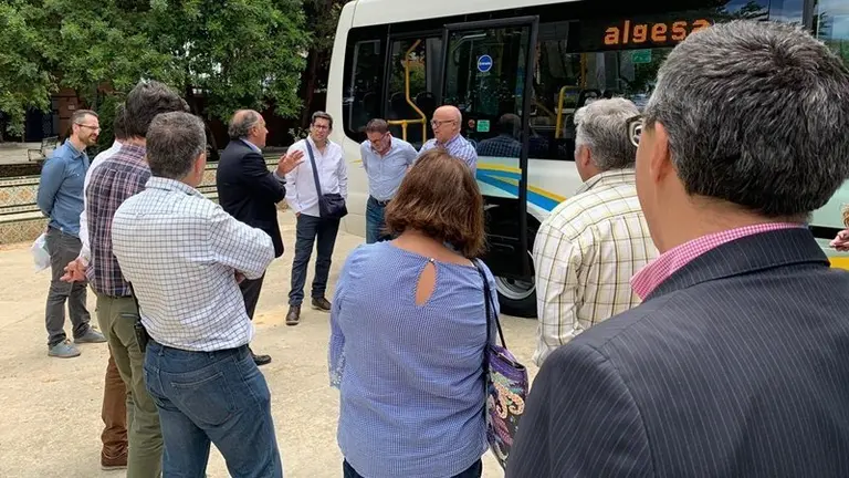 Landaluce y representantes de los trabajadores de Algesa