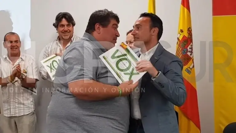 Gallardo y Dom&iacute;nguez en la presentaci&oacute;n de la candidatura de Vox Algeciras
