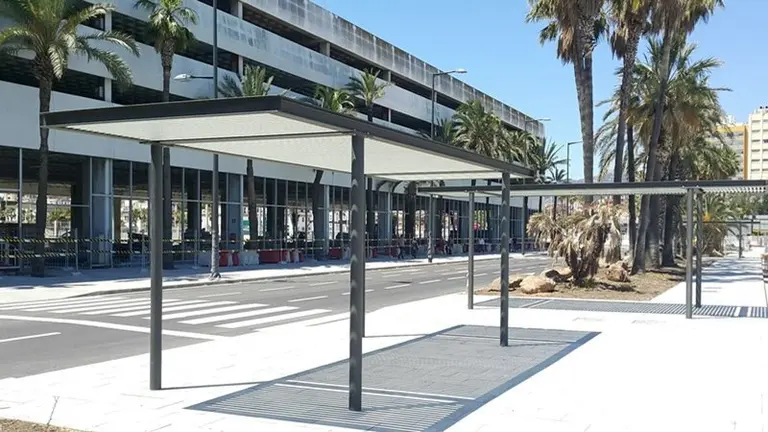 Nuevo acerado que conecta la estaci&oacute;n mar&iacute;tima con el Acceso Central