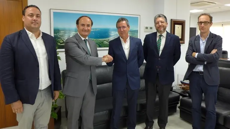 Responsables del Puerto y la empresa que ejecuta los trabajos