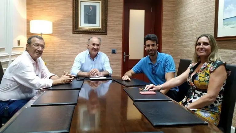 Valdivia, reunido con el alcalde y la delegada de Turismo