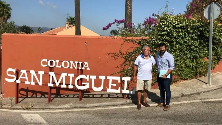 El delegado de Participaci&oacute;n, junto al presidente de la asociaci&oacute;n vecinal