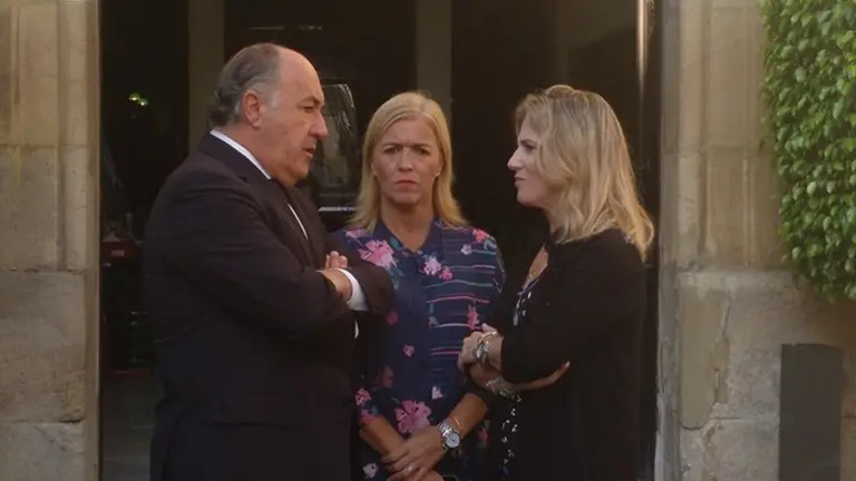 Landaluce con la delegada provincial y la subdelegada de la Junta