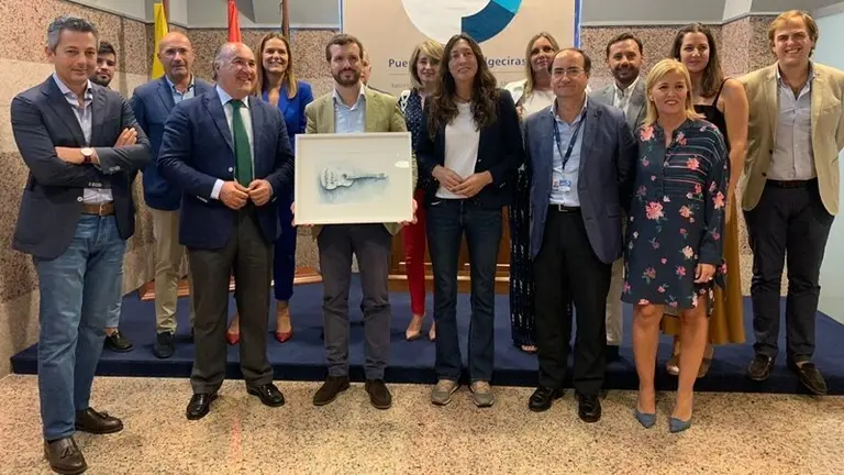 Pablo Casado y dirigentes locales del PP