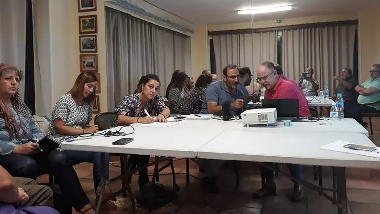 Noelia Vera, Leonor Rodr&iacute;guez y Ricardo S&aacute;nchez, reunidos con Fapacsa