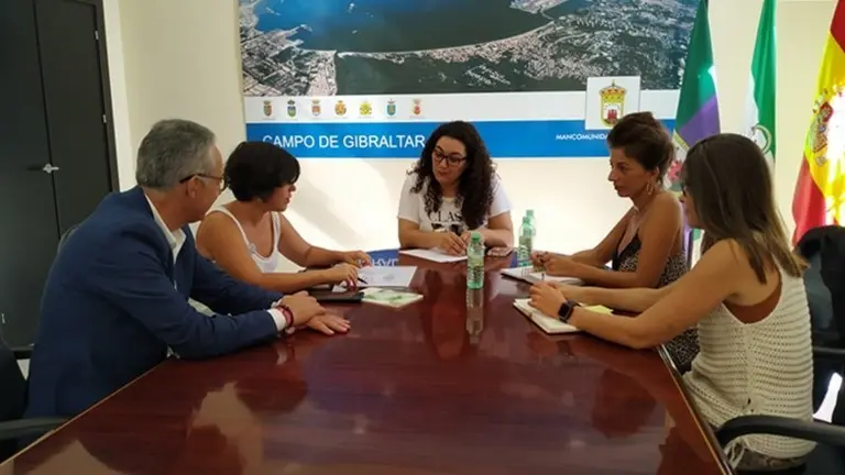 Reuni&oacute;n en Mancomunidad con Victoria Kent