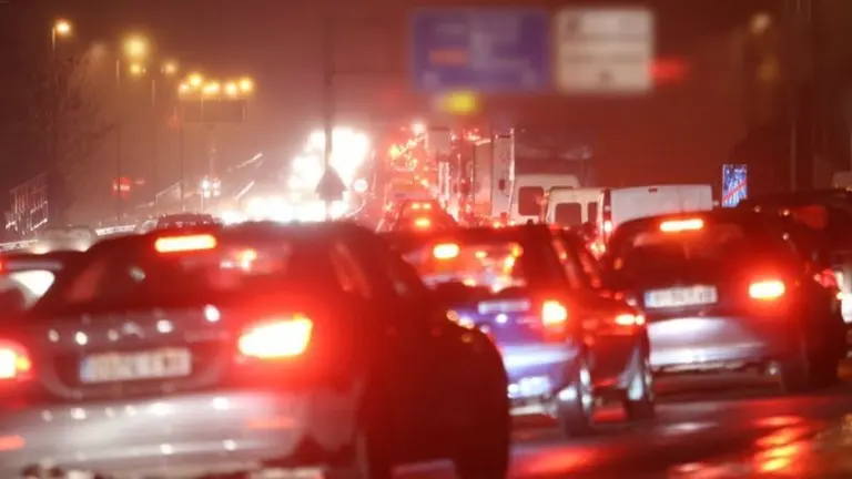 Retenciones en la autovia. Foto de archivo