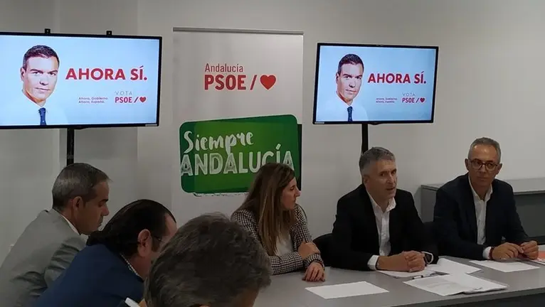 Irene Garc&iacute;a y Lozano, con Marlaska en el centro