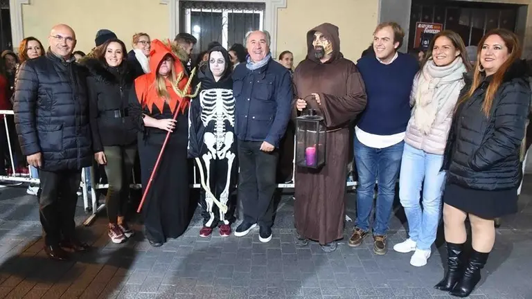 1-VISITA A LA CASA DEL TERROR PUESTA EN MARCHA POR LA DELEGACI&Oacute;N DE JUVENTUD