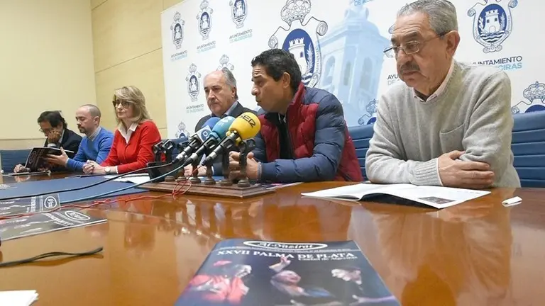 RUEDA PRESENTACION REVISTA PALMA DE PLATA