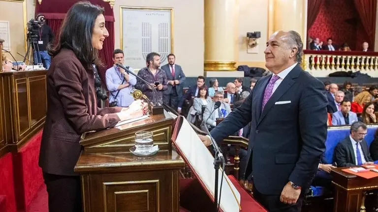 Landaluce en su toma de posesi&oacute;n como Senador
