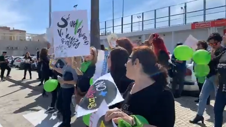 Concentraci&oacute;n de padres en el IES Garcia Lorca