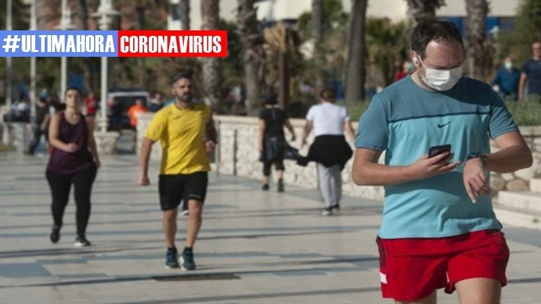 Gente haciendo deporte en la pandemia imagen de archivo