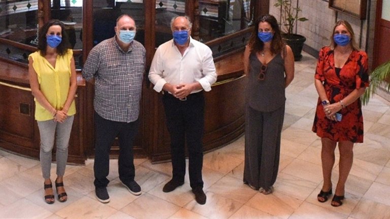 Jose Andres junto al alcalde y concejales