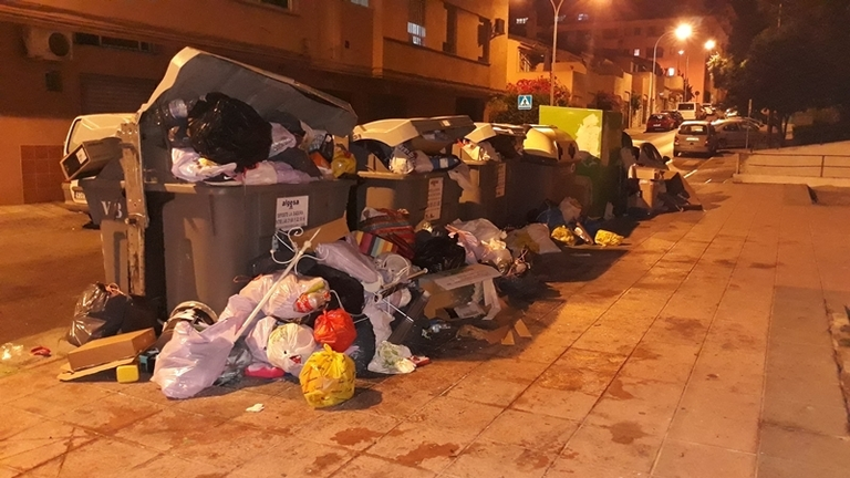 Contenedores en la calle Fermin Salvoechea Algeciras Limpieza Algesa OCT2020