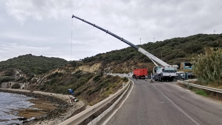 Retirada de los restos de mejilloneras