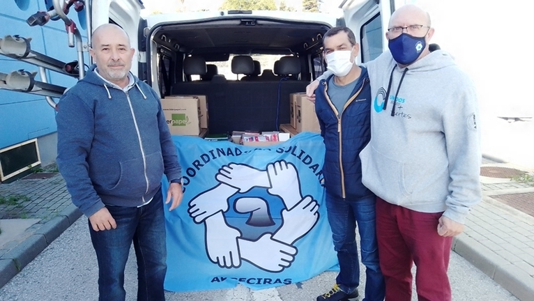 Reparto de material de Coordinadora Solidaria