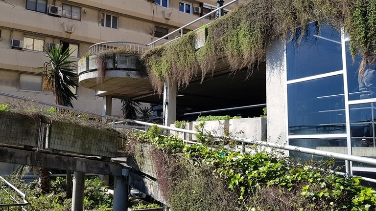 Parking Escalinata en una imagen de archivo