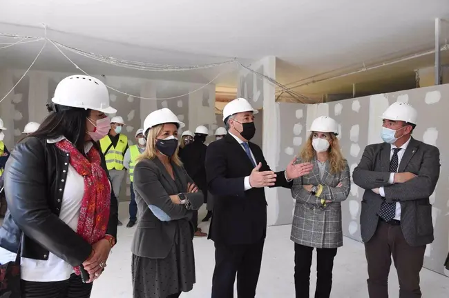 Ana Mestre visita las obras del CEIP Puerta del Mar de Algeciras