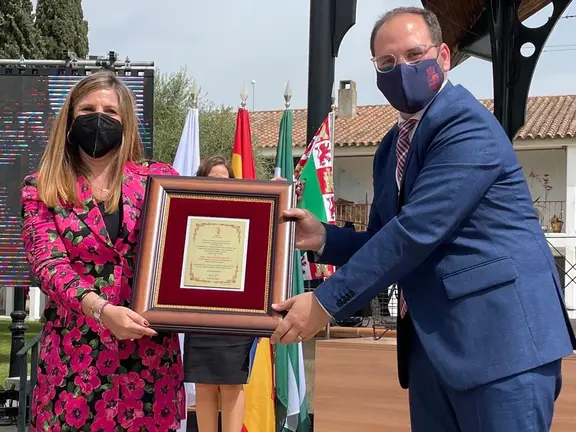Entrega de distinci&oacute;n de Castellar a la Diputaci&oacute;n de C&aacute;diz