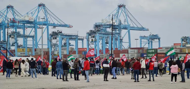 Concentraci&oacute;n en Algeciras a favor de la industria