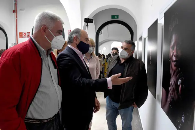 Inauguraci&oacute;n de la muestra "Idas y Venidas" de la Fundaci&oacute;n M&aacute;rgenes y V&iacute;nculos