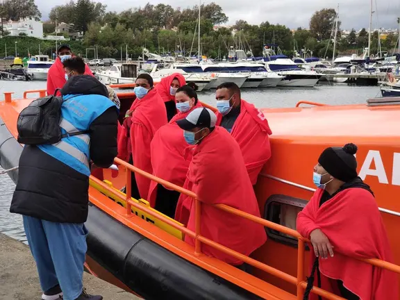 Inmigrantes rescatados por Salvamento Mar&iacute;timo