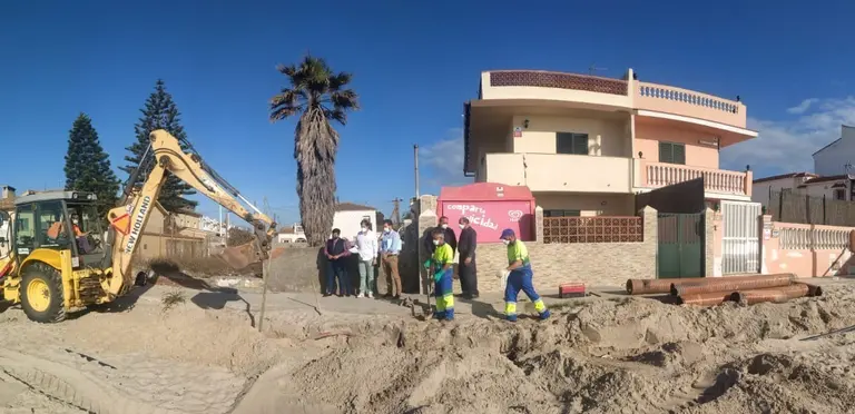 Concejales del equipo de gobierno visitaron las obras de retirada de las conducciones. AYTO ALGECIRAS