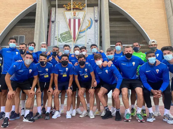 Parte de la plantilla del Algeciras CF antes de partir a Extremadura. ACF