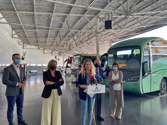 Mestre con Pajares y el director gerente del Consorcio de Transporte del Campo de Gibraltar