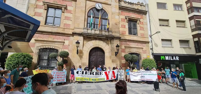 Concentraci&oacute;n contra la construcci&oacute;n del CIE